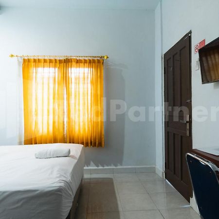 Teratai Guesthouse At Rs Adam Malik Medan Mitra Reddoorz Екстер'єр фото