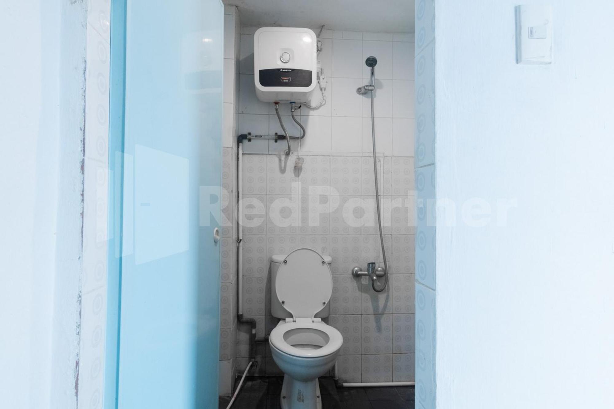 Teratai Guesthouse At Rs Adam Malik Medan Mitra Reddoorz Екстер'єр фото